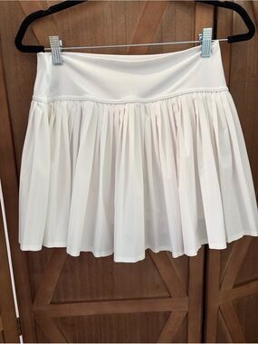AERIE OFFLINE Pleated Skort in White SIZE LARGE